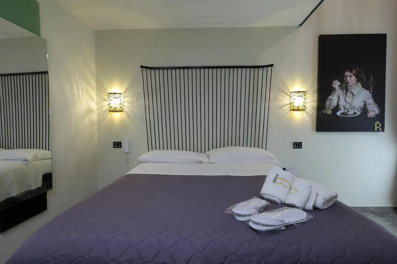 ***  Il Salotto Della Regina Hotel Naples Italy