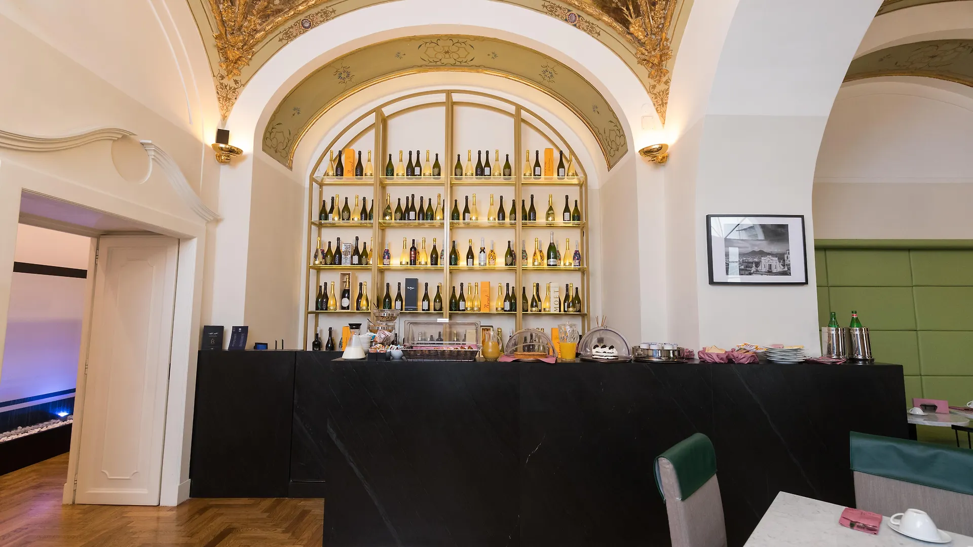 Hotel Il Salotto Della Regina Neapol 3*,  Włochy